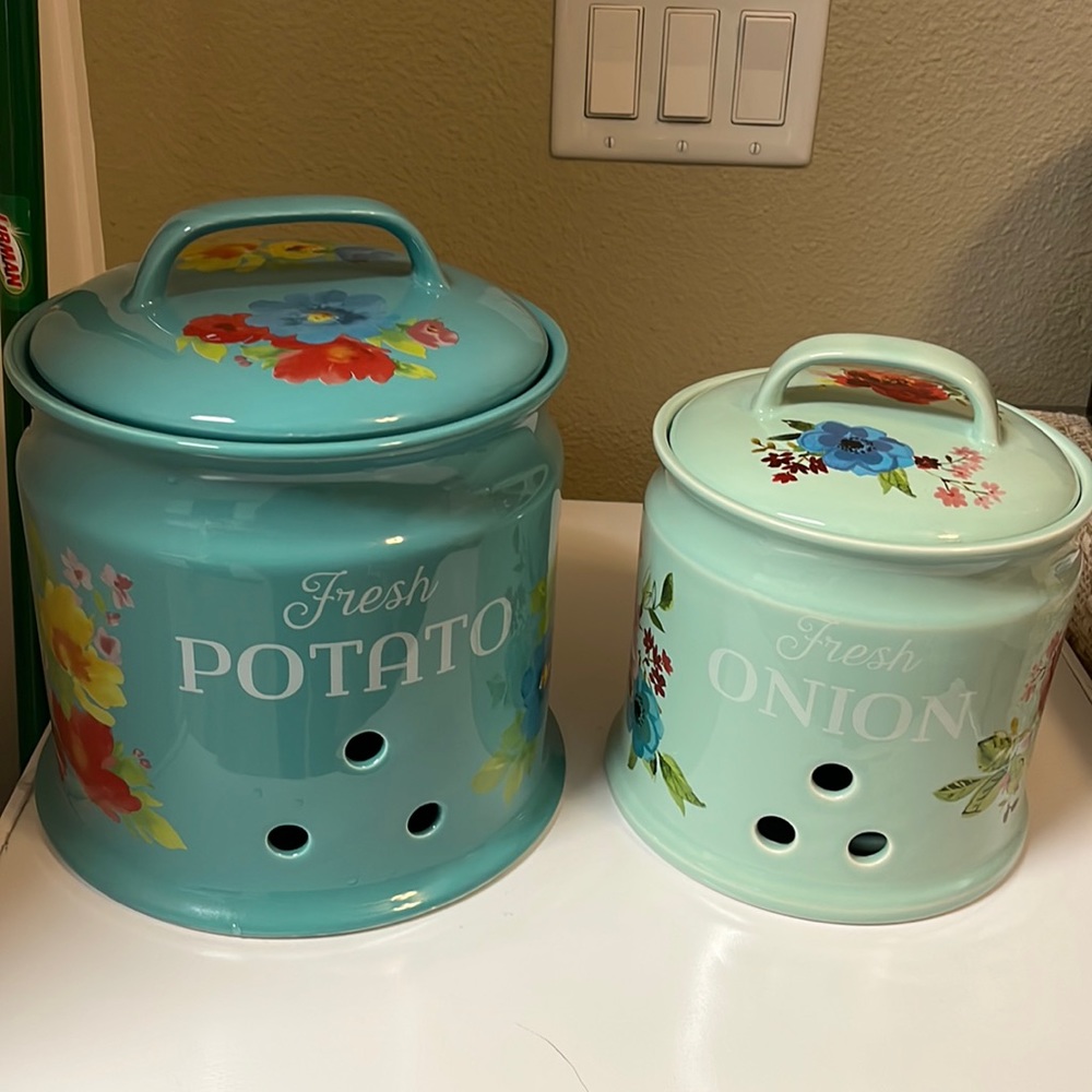 Pioneer woman, potato, and onion keeper set